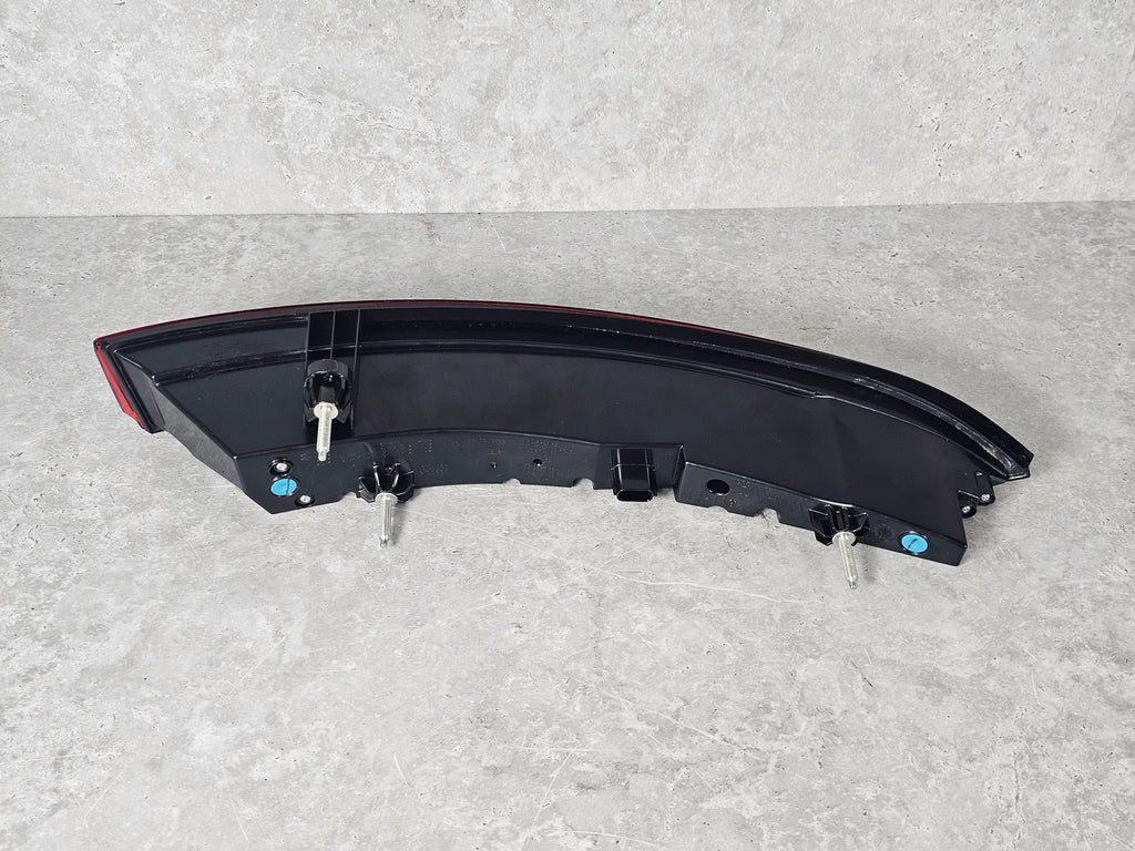 ASTON MARTIN VANTAGE 2019 ROW RED LENS RIGHT SIDE TAIL LAMP ASSEMBLY KY63-13404-AD