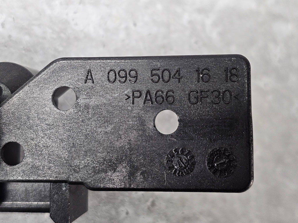 MERCEDES SUPPORTING FRAME A0995041618