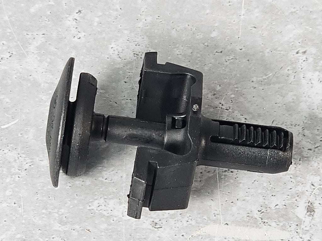 MERCEDES TOP RADIATOR MOUNT CLAMP CLIP PIN MOUNTING PLASTIC A0009912595